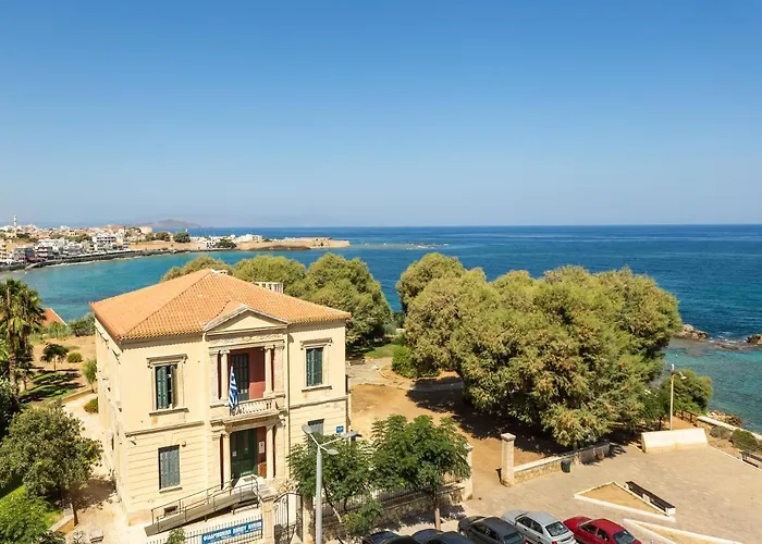 Central Luxurious Apartment With Sea View!
