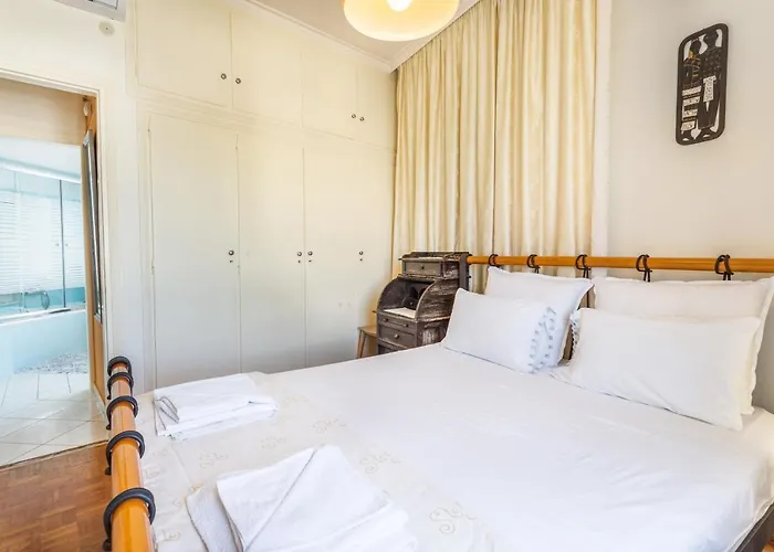 Central Luxurious Apartment With Sea View!